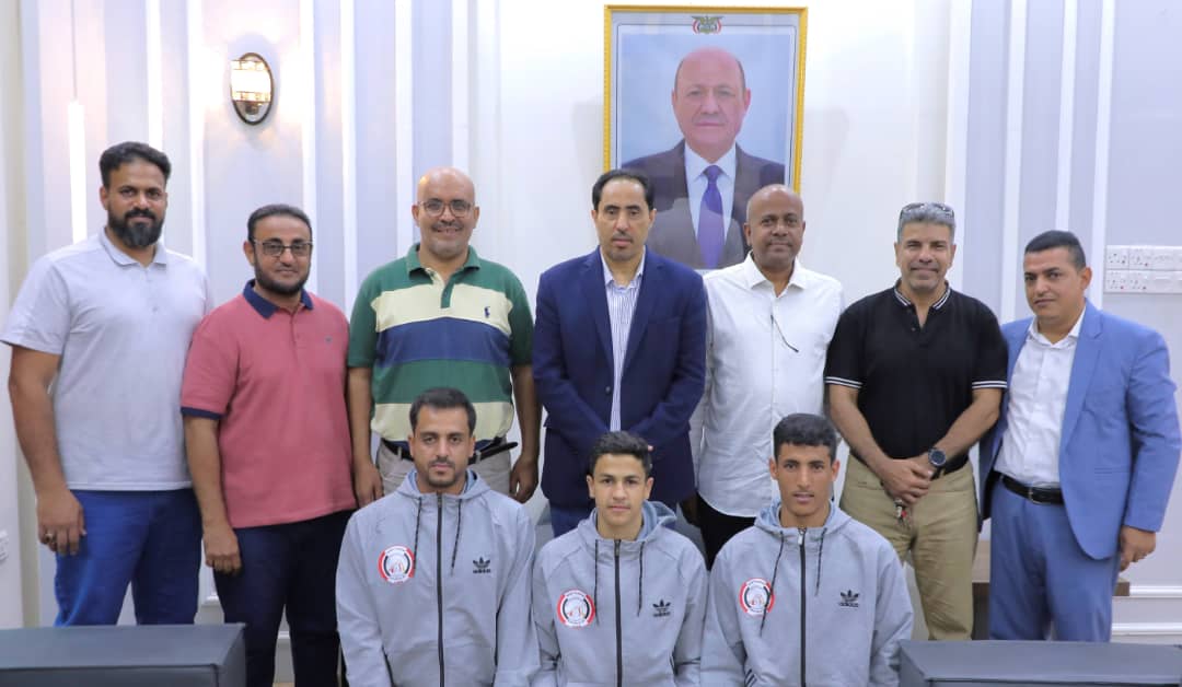 الوزير البكري يودّع بعثة منتخب السباحة المشارك في البطولة العربية الثانية للسباحة في أبوظبي