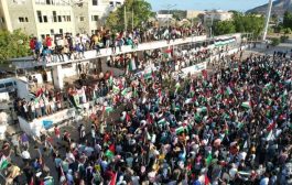 عدن : تظاهرة جماهيرية غاضبة تندد بجرائم الاحتلال الإسرائيلي في قطاع غزة