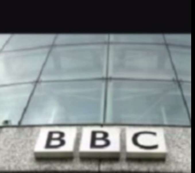 تعرف على السبب .. 12 إعلامياً بقناة الـBBC يقدمون إستقالتهم