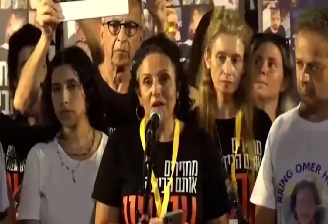 إسرائيليون يطالبون بوقف الحرب على غزة والقبول بعرض أبوعبيدة حول الأسرى