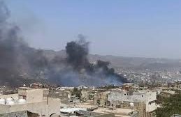 تعز.. جماعة الحوثي تستهدف حياً سكنياً بقذائف المدفعية