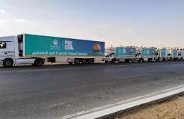 تكدس الشاحنات أمام معبر رفح وانتظار فتحه لدخول المساعدات الإنسانية لغزة