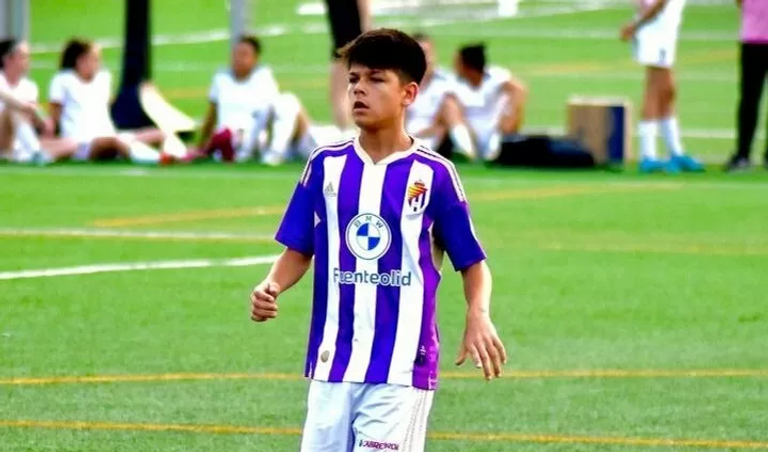 بطفل في عمر 14 عاما.. رونالدو يشعل صراع ريال مدريد وبرشلونة