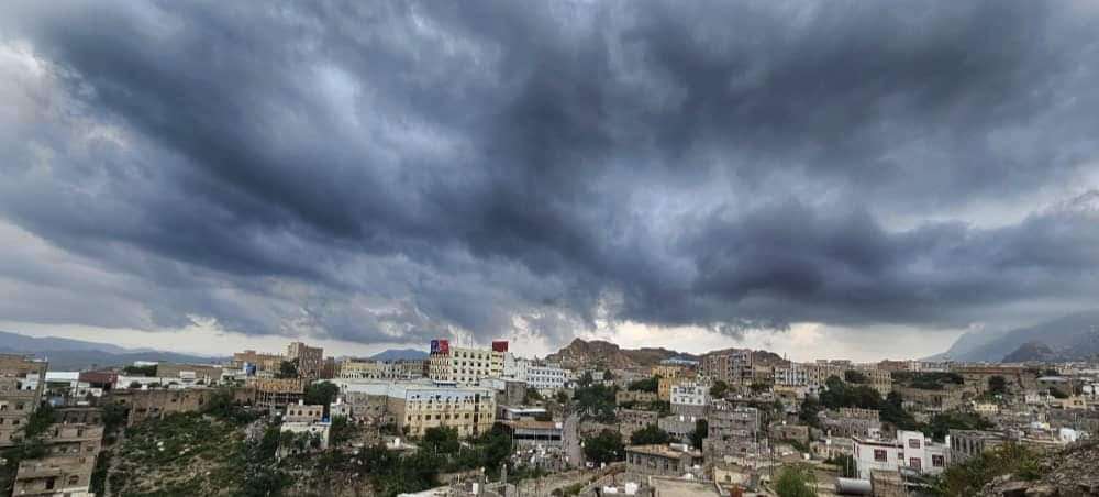 فلكي يمني يكشف عن مرتفع جوي شديد