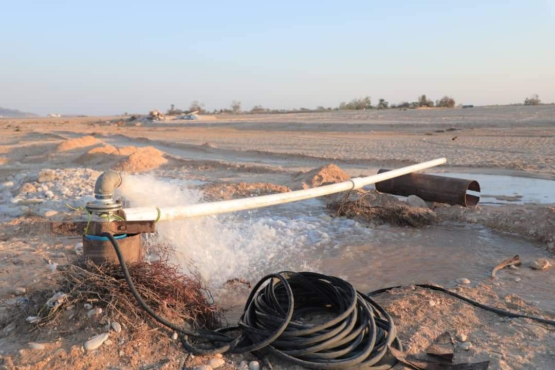 لتجنب كارثة المياه الملوثة .. تشغيل بئرين إسعافيين لمنطقة الوادي بمديرية حصوين 