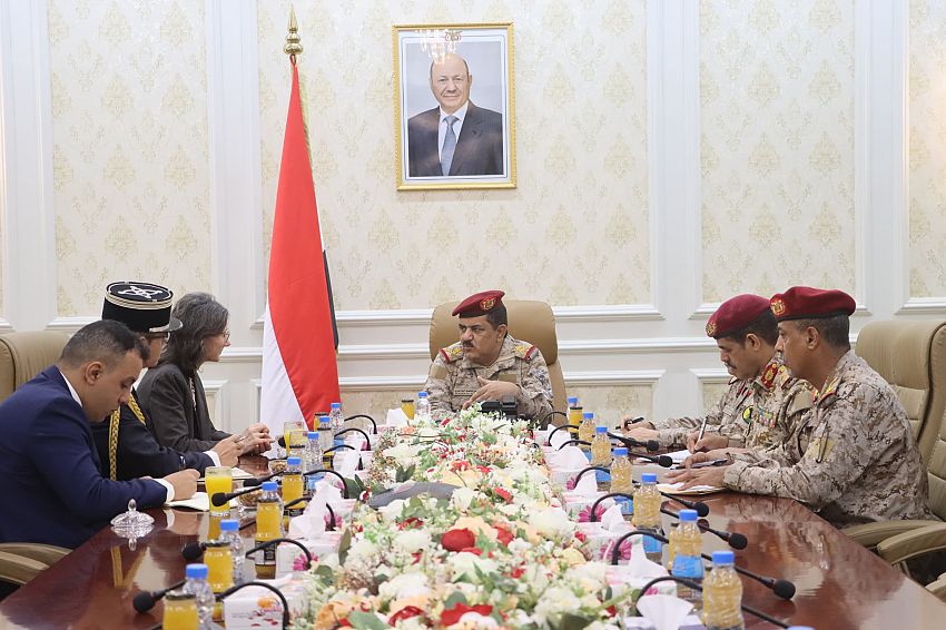 الفريق الداعري يلتقي في عدن سفيرة فرنسا لدى اليمن