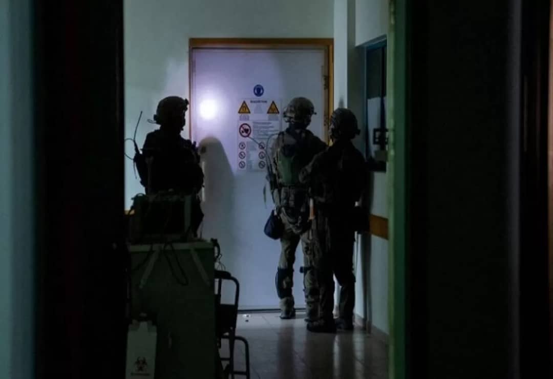 شبكات إخبارية عالمية تفضح رواية إسرائيل حول وجود أسلحة في مستشفى الشفاء