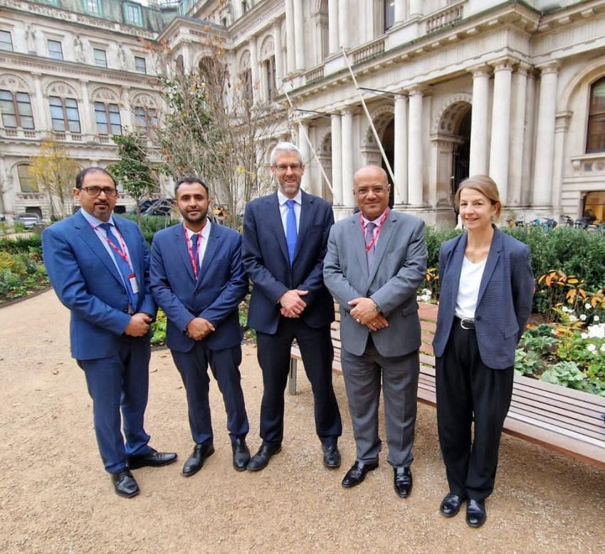 الوزير باذيب يبحث مع مسؤول بريطاني دعم اليمن في المجالات الإنسانية والتنموية