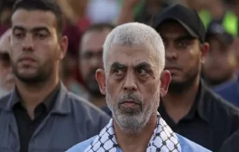 إعلامي إسرائيلي: يجب استبعاد فكرة اغتيال السنوار.. وهذا ما طالب به قوات الاحتلال