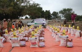 مؤسسة روابي ردفان توزع 50 سلة غذائية للأسر الفقيرة والمكفوفيين في قرية العميان بلحج