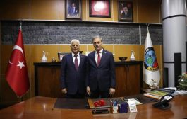سفارة اليمن في تركيا تبحث مع رئيس بلدية سرديفان مستجدات الطالب اليمني المفقود