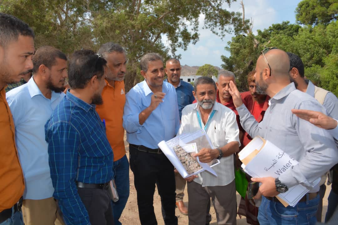 مؤسسة مياه عدن تسلم موقع مشروع استبدال خط مياه الطوارئ لمديرية صيرة