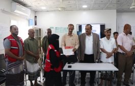 السلطة المحلية بلحج تطلع على جهود الهلال الأحمر اليمني في المحافظة