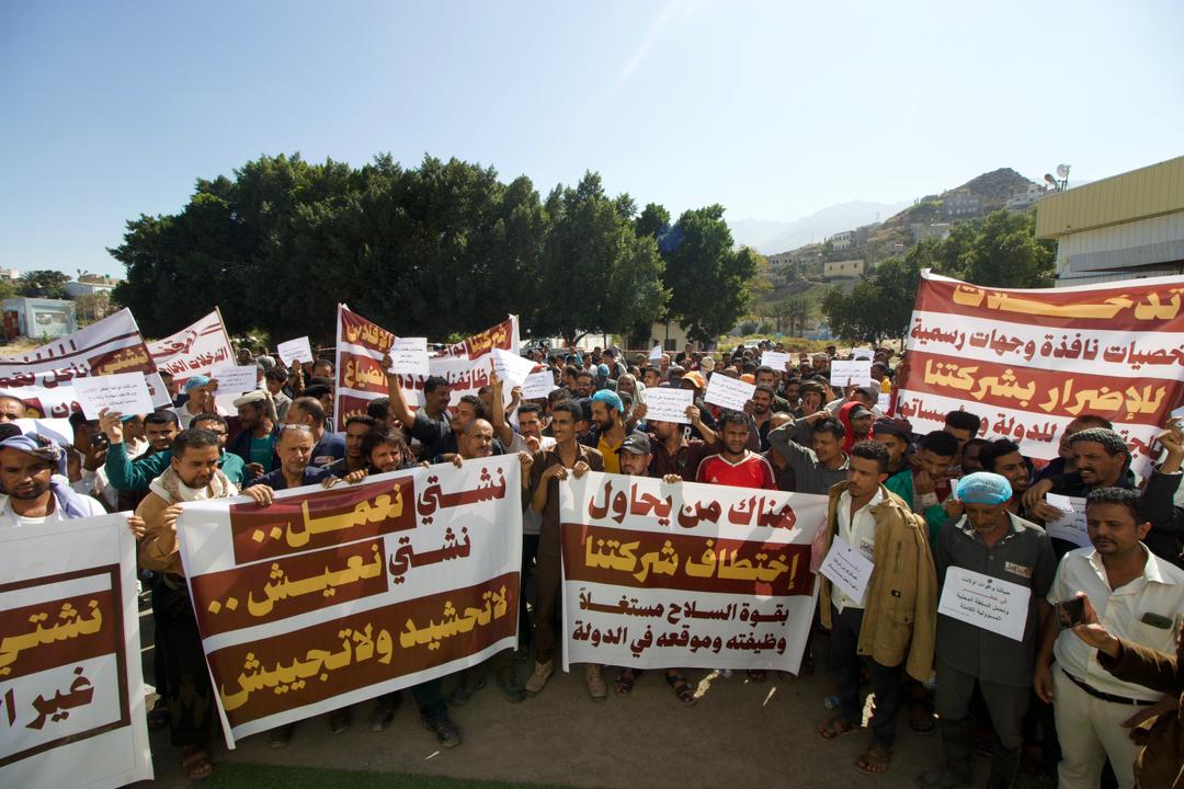 عمال وموظفي شركات ومصانع الشيباني بتعز ينددون بالاقتحام المسلح