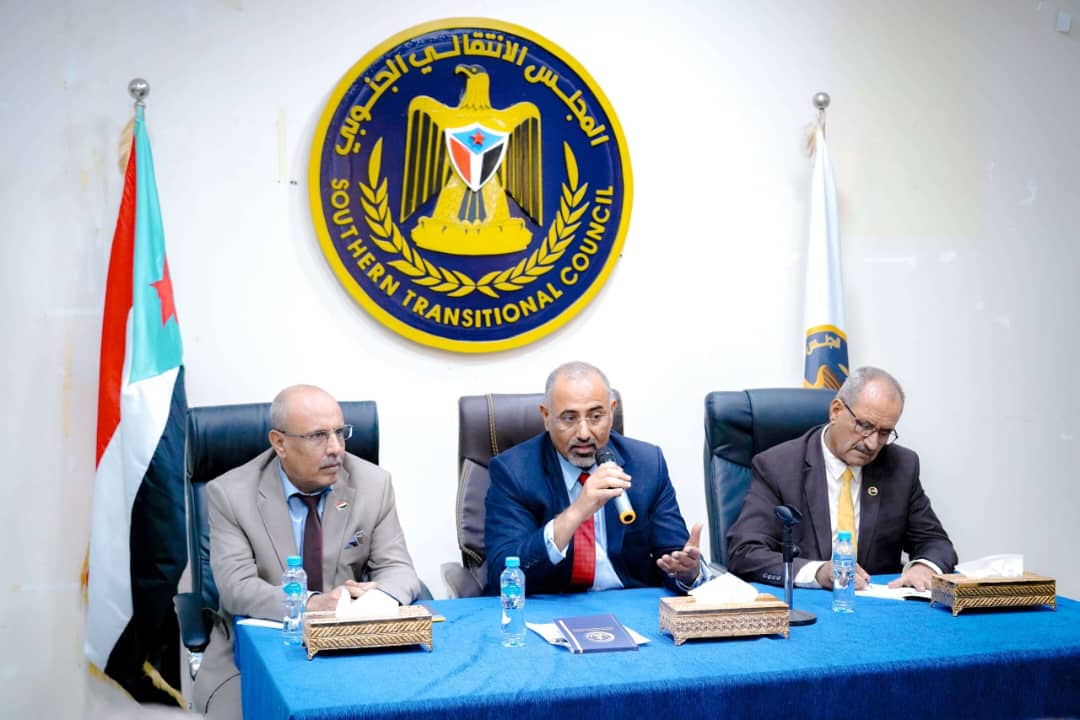 الزُبيدي يرأس اجتماعا موسعا لهيئة الرئاسة والهيئات المساعدة ولجان الجمعية الوطنية ودوائر الأمانة العامة