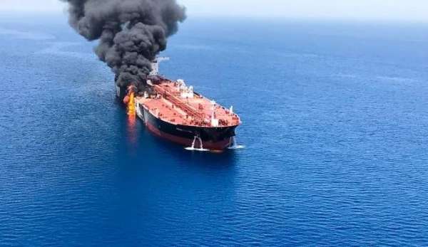 مدمّرة  أميركية لبّت نداء استغاثة سفينة نرويجية استهدفتها مليشيات الحوثي بصاروخ مجنح