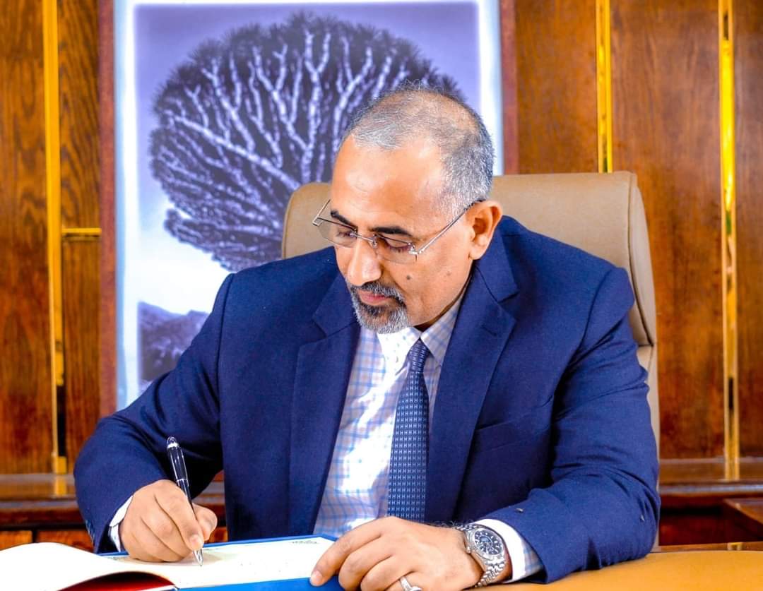 القائد الزبيدي يصدر قرار رقم 48 لعام 2023 بشأن الدعوة لانعقاد اجتماع مجلس العموم للمجلس