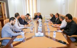 الوزير حميد يناقش مع نائب رئيس سلطة الطيران المصرية تطوير القدرات التشغيلية للمطارات اليمنية
