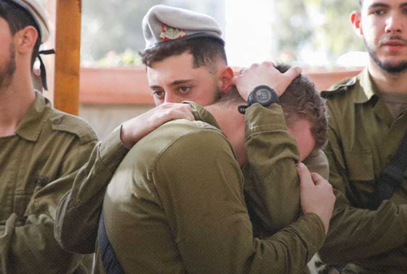 بعد عودته من غزة .. جندي إسرائيلي يرتكب مجزرة بحق زملائه
