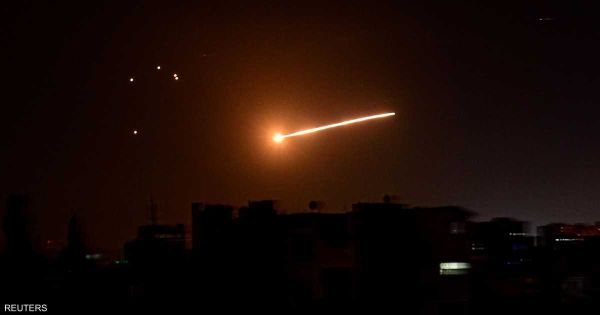 قصف جوي إسرائيلي على أحياء في دمشق ..والدفاع السورية تتصدى للصواريخ