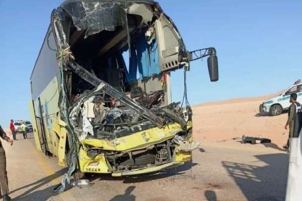 حادث سير مروع لباص نقل جماعي يمني جنوبي السعودية 