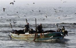 مسلحون يستولون على قارب صيد يمني على متنه 34 صيادا  