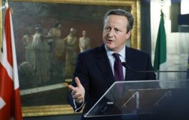 وزير الخارجية البريطاني يلوح بمواصلة توجيه ضربات لجماعة الحوثي اليمنية