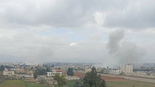 قتلى وجرحى بهجوم إسرائيلي على جنوب دمشق..وسفير طهران ينفي سقوط إيرانيين بالهجوم