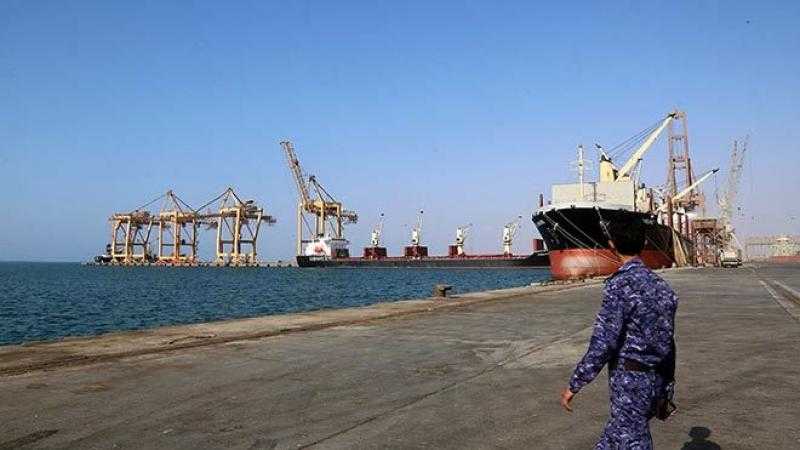 باحث ومحلل اقتصادي يمني يتوقع إغلاق شبه كامل لحركة الملاحة في البحر الأحمر
