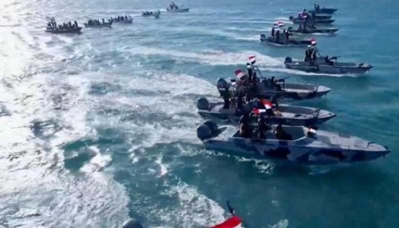 هجوم بزورقين على سفينة تجارية بالبحر الأحمر