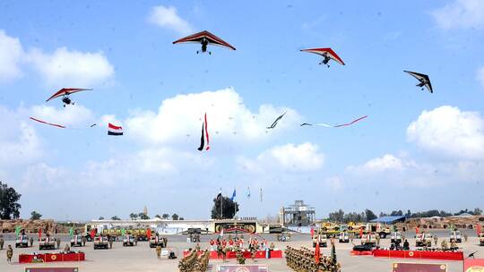 بعد ظهور طائرات شراعية في الجيش المصري