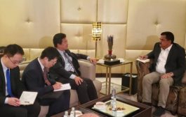 وزير الدفاع يناقش مع القائم بأعمال السفارة الصينية الهجمات الحوثية في البحر الأحمر