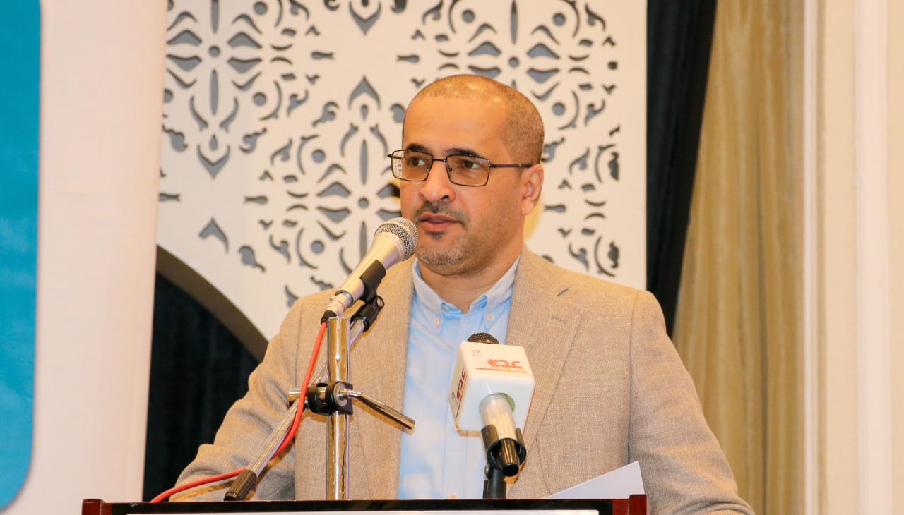 امزربه يؤكد أهمية حل الإشكاليات السياسية التي تعيق ميناء