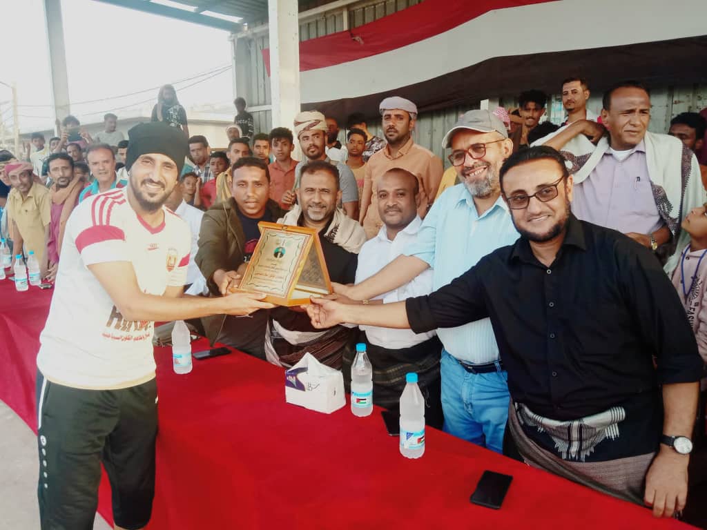لجنة من وزارة الشباب والرياضة تزور نادي الوفاق بالحديدة
