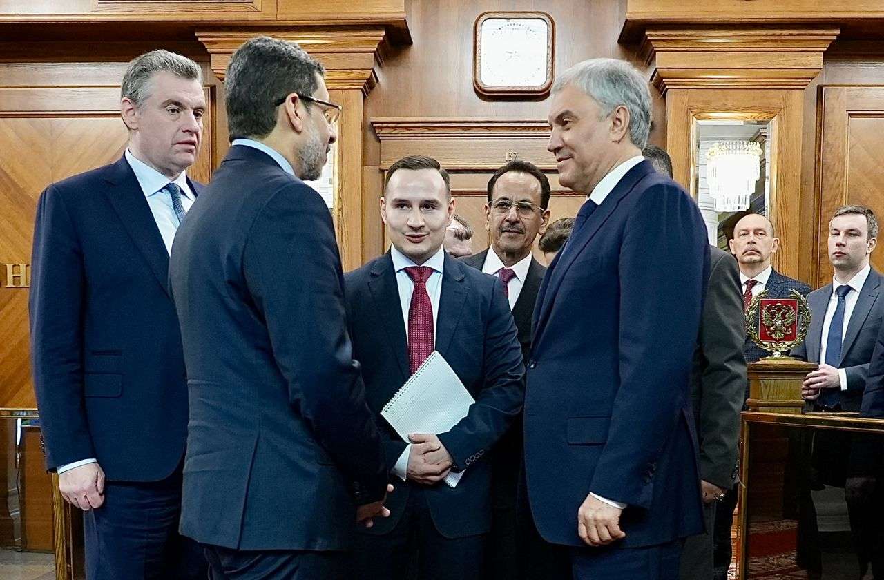 بن مبارك : التعاون مع روسيا في قطاع الطاقة والكهرباء يمثل أولوية للحكومة اليمنية