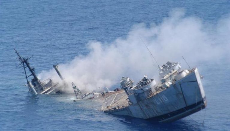 بعد اغراق سفينة بريطانية في خليج عدن ..الجيش الأميركي يقر بدخول القوارب والغواصات المسيرة الحوثية