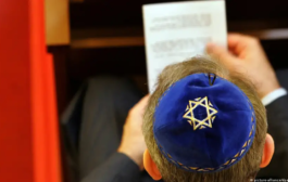 حاخام يهودي يتعرض لموقف محرج بالسعودية