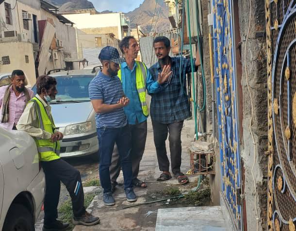 مدير عام صيرة ينفي اختلاط مياه الشرب بمياه الصرف الصحي في إحدى احياء المديرية