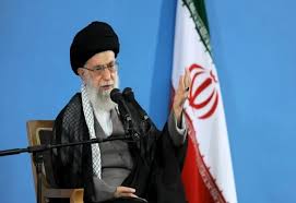 خنق المضيق: استراتيجية إيران في صراعها مع الغرب