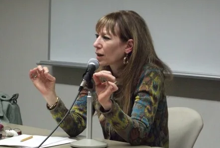 سارة روي: عالمة يهودية كرّست حياتها لغزة وسخرت من سياسات بايدن