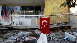 زلزال يضرب غرب تركيا وانهيار عدد من المنازل الريفية