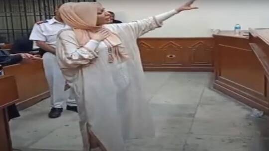 محامي عربي .. موكلتي قتلت ابنتها تحت تأثير سحر أسود من دجال إيطالي