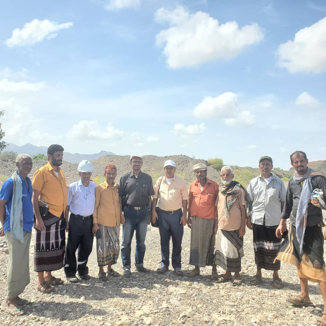 مدير عام الملاح بلحج يدشن تأهيل وحماية قناة الخربة الزراعي