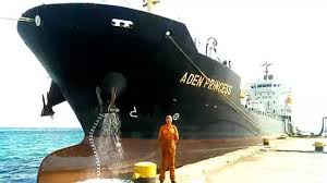 غدا .. وصول سفينة تحمل على متنها وقود الديزل الخاص بكهرباء عدن والمحافظات المحررة