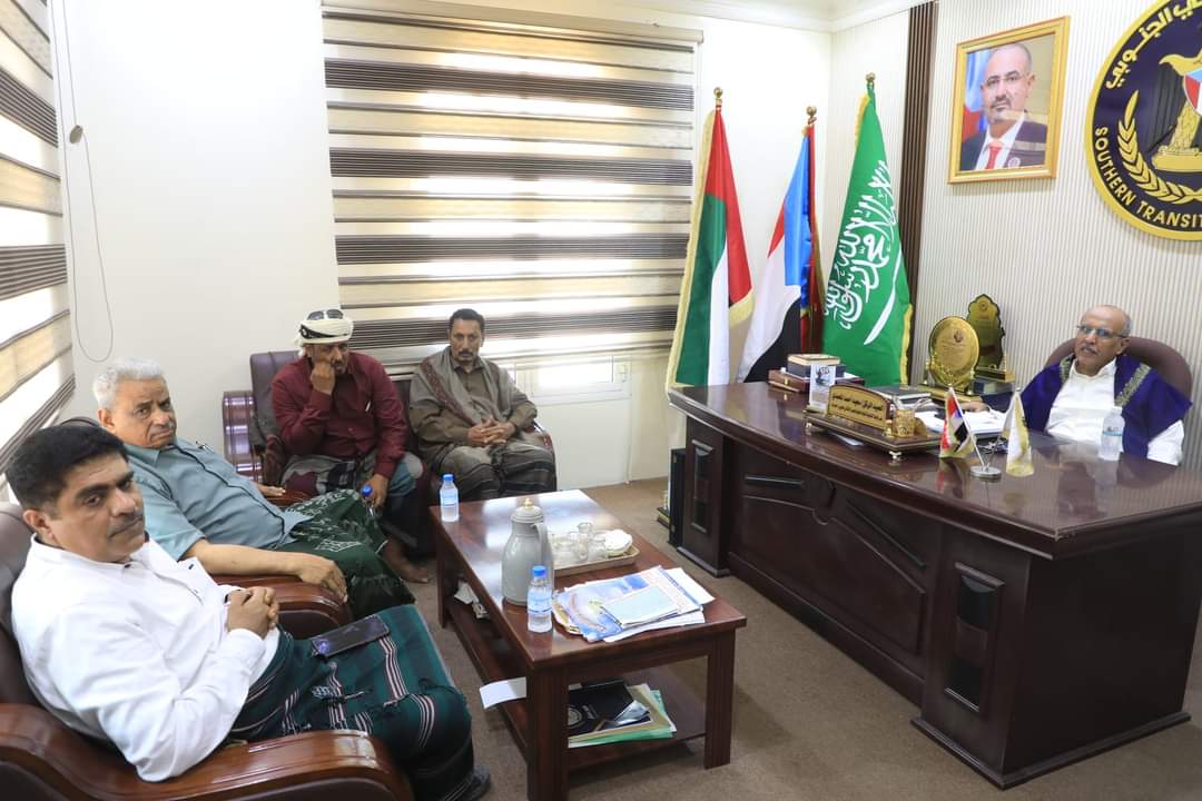 في المكلا .. رئيس الجمعية الوطنية يلتقي اللجنة الاستشارية لمعالجة قضايا الثأر والنزاعات القبلية بمجلس المستشارين