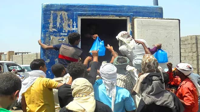 مواطنوا مدينة الحوطة بلحج يشكون من رفع سعر الثلج ومنها مصنع معمر للثلج .. ومناشدات عاجلة لضبط الأسعار