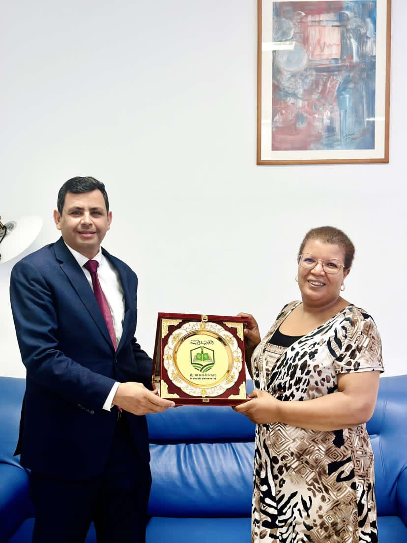 جامعة المهرة تكرم مديرة معهد الصحافة وعلوم الإخبار في تونس