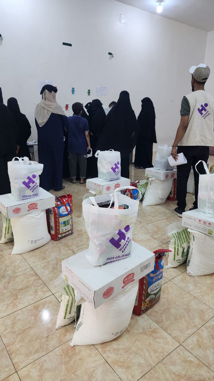 تدشين صرف 340 سلة غذائية لمؤسسة الحق في الحياة لأطفال الشلل الدماغي عدن