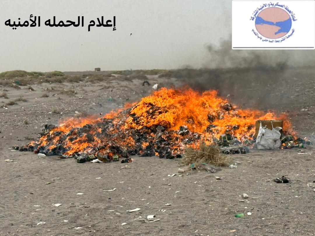 الحملة الأمنية بلحج لأول مرة تحرق قوارب تستخدم بالتهريب على سواحل مناطق الصبيحة