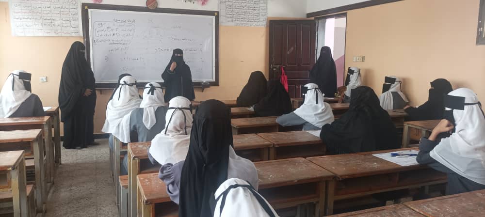 مدير إدارة المرأة والطفل بإنتقالي لحج تتفقد سير الامتحانات بمدرسة الزهراء في مديرية الحوطة